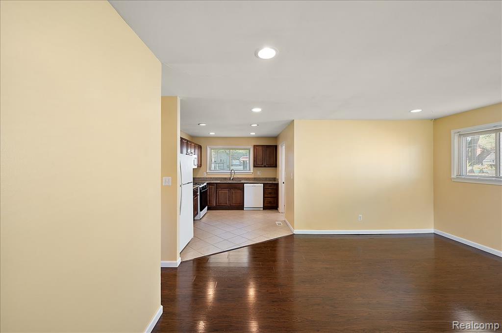 26061 Cameo Court, Madison Heights, MI 48071 — Photo 21
