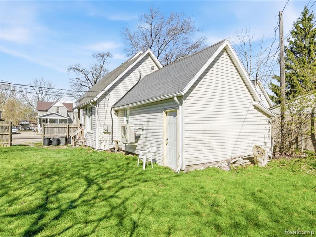 408 15th Street, Port Huron, MI 48060 — Photo 2