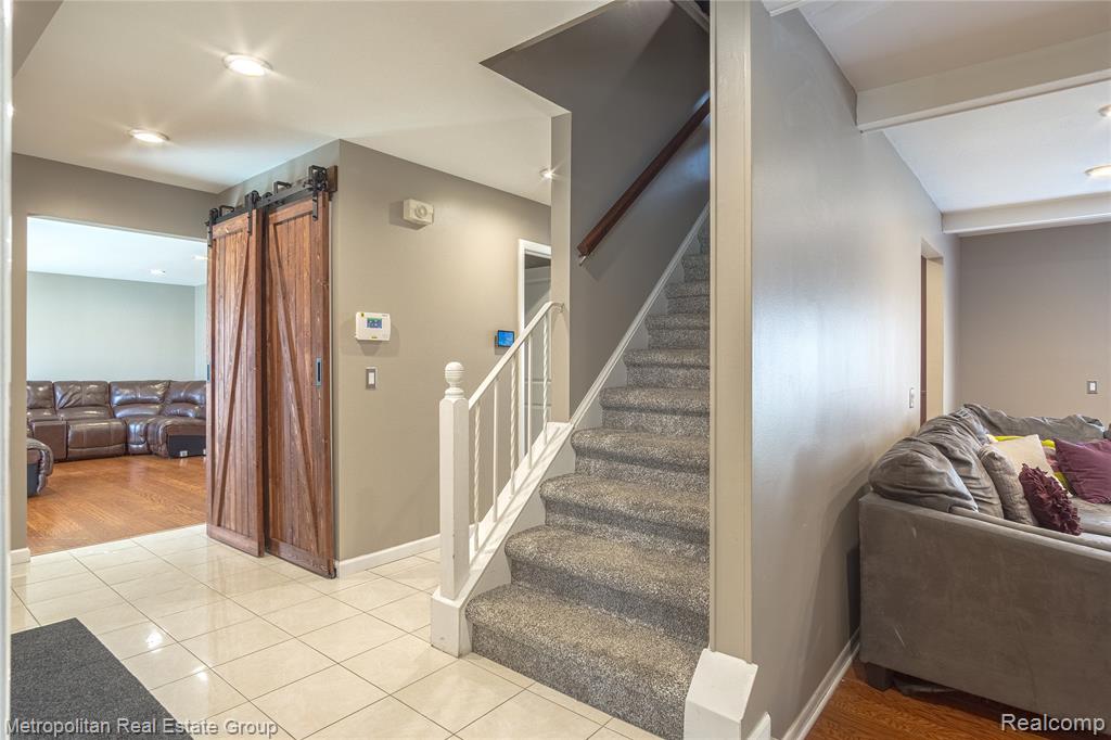 6364 Pinecroft Drive, West Bloomfield, MI — Photo 4