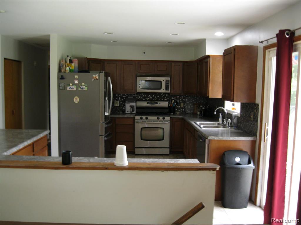 4500 Pommore, Milford, MI 48380 — Photo 22