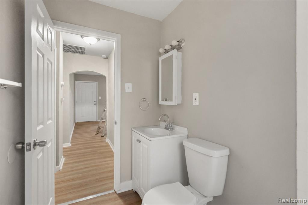 8499 MEADOW Avenue, Warren, MI 48089 — Photo 9