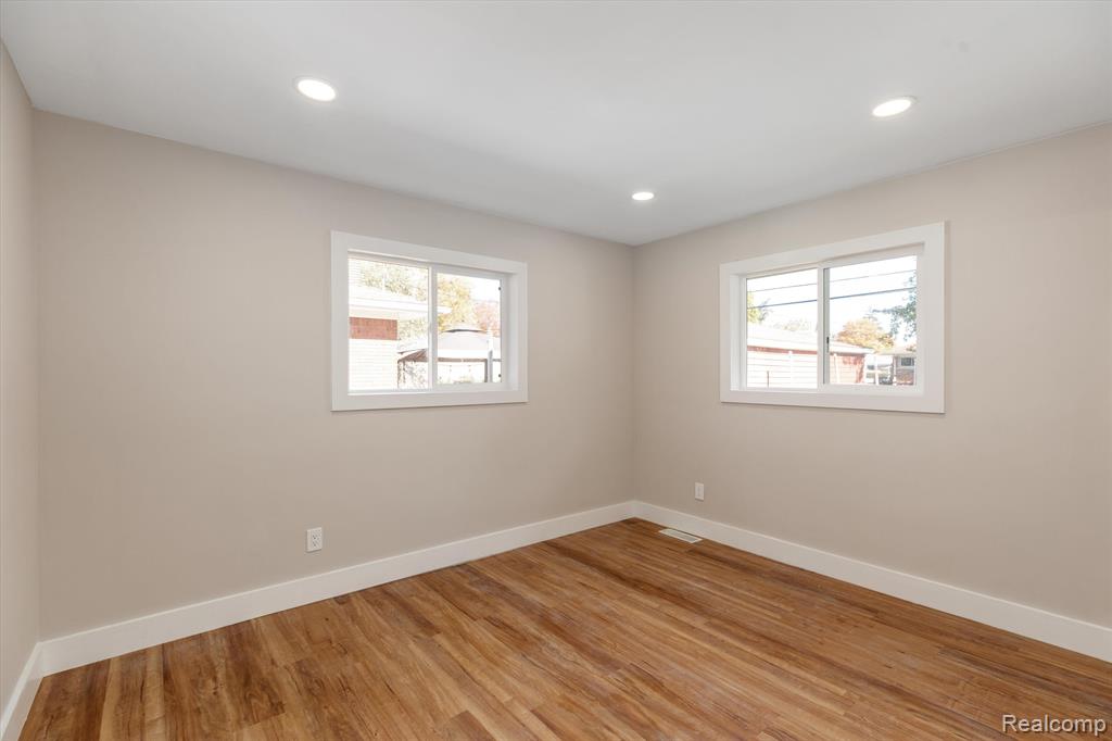 8134 LOCHDALE Street, Dearborn Heights, MI 48127 — Photo 20