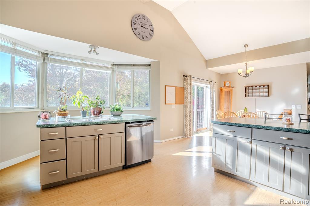 9756 Janet Street, Taylor, MI 48180 — Photo 9