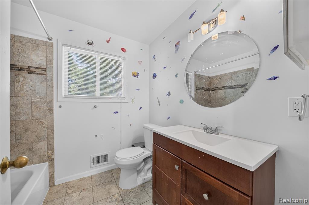 20471 Hollywood Street, Harper Woods, MI 48225 — Photo 34