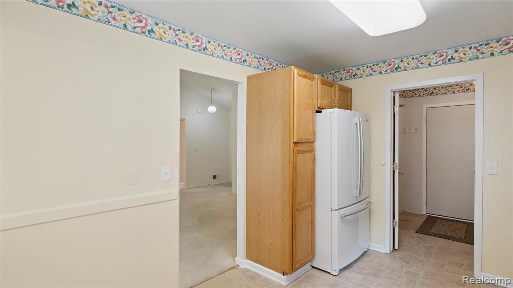 2096 Maplehurst Drive, Commerce Twp, MI 48390 — Photo 9