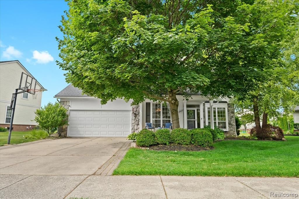 1035 Equestrian Drive, South Lyon, MI 48178 — Photo 2