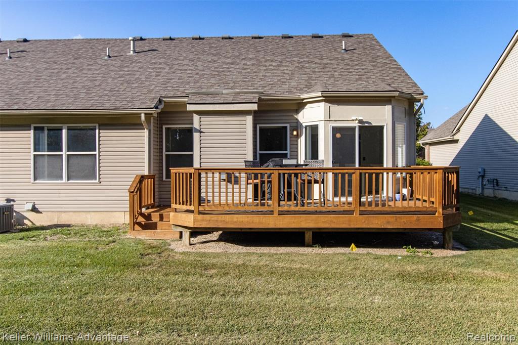 651 Woodhaven Drive, 57, Commerce Twp, MI 48390 — Photo 21