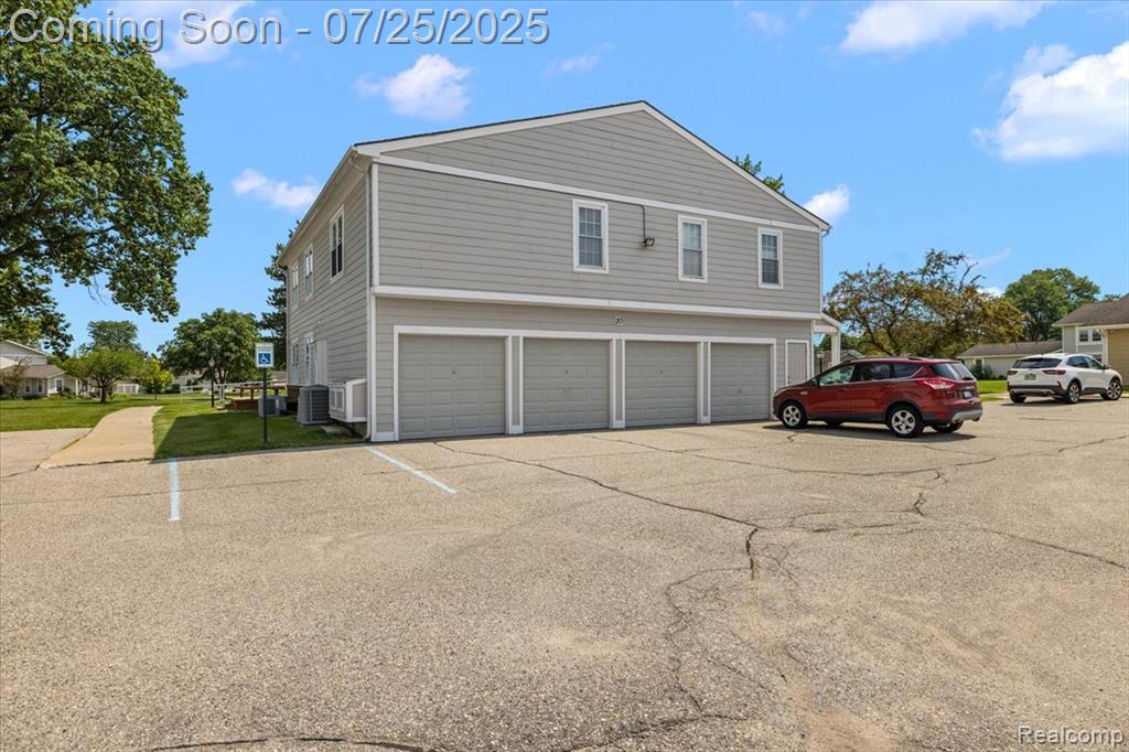 39869 Village Wood Lane, Novi, MI — Photo 37