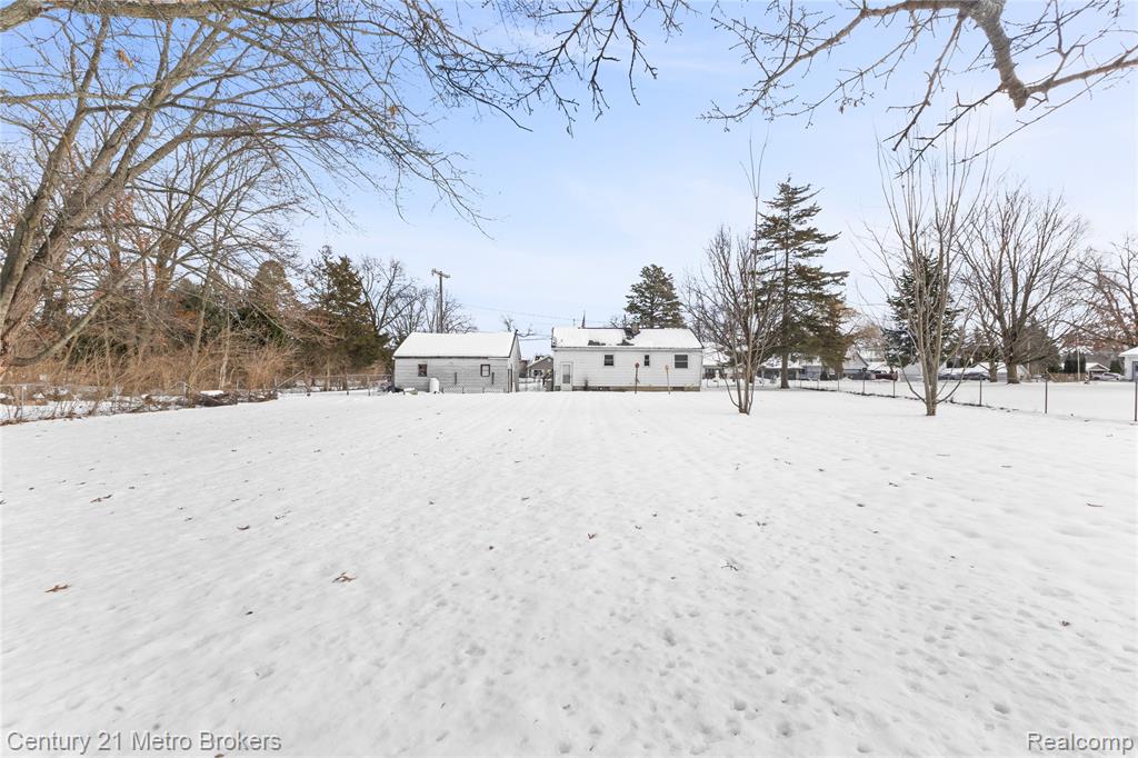 16032 Knobhill Drive, Linden, MI 48451 — Photo 10