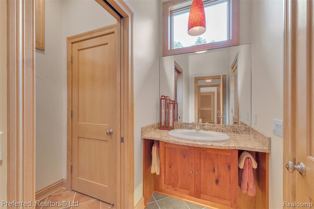 12196 Woodline Drive, Fenton, MI 48430 — Photo 34