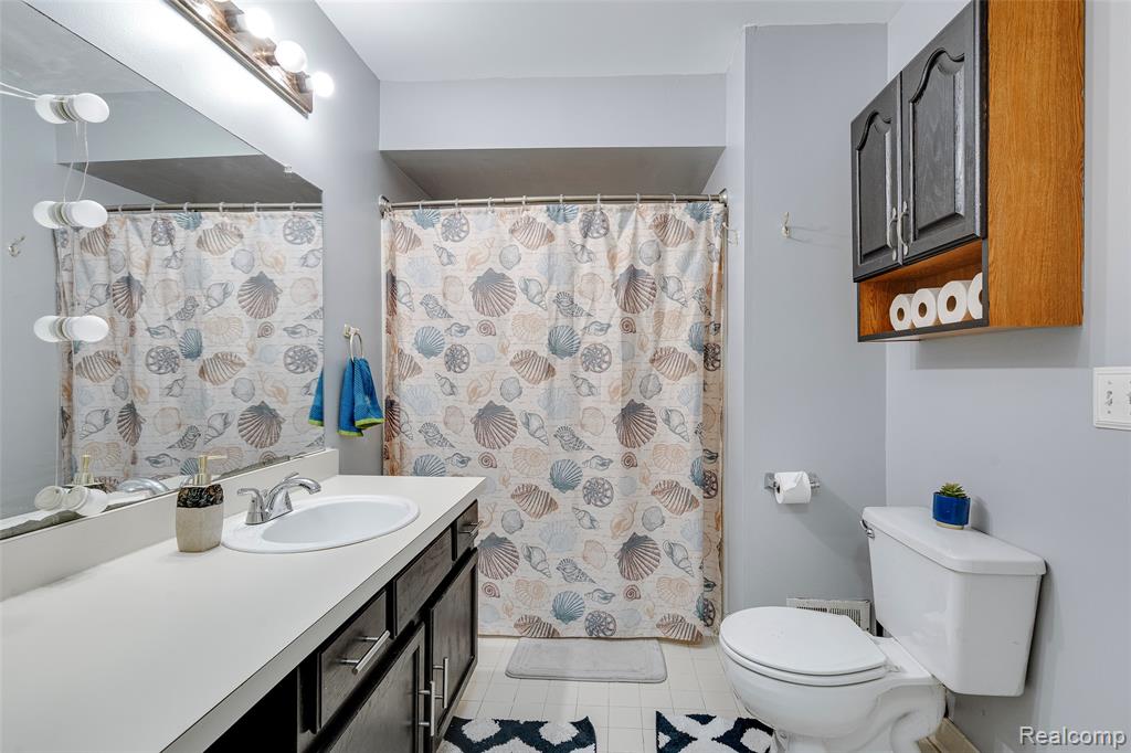 7783 Princeton Court, 56, Westland, MI — Photo 22