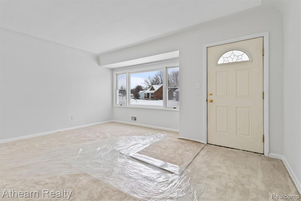 815 SOUTHWOOD Drive, Fenton, MI 48430 — Photo 7