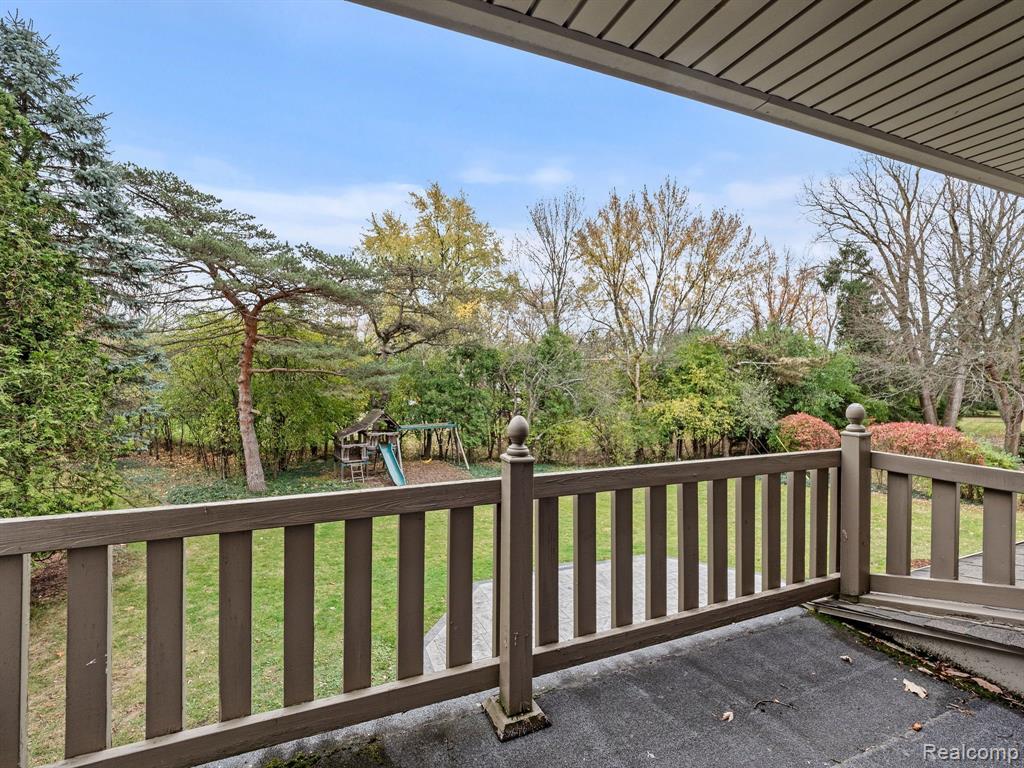 5707 WOODWIND Drive, Bloomfield Hills, MI 48301 — Photo 32