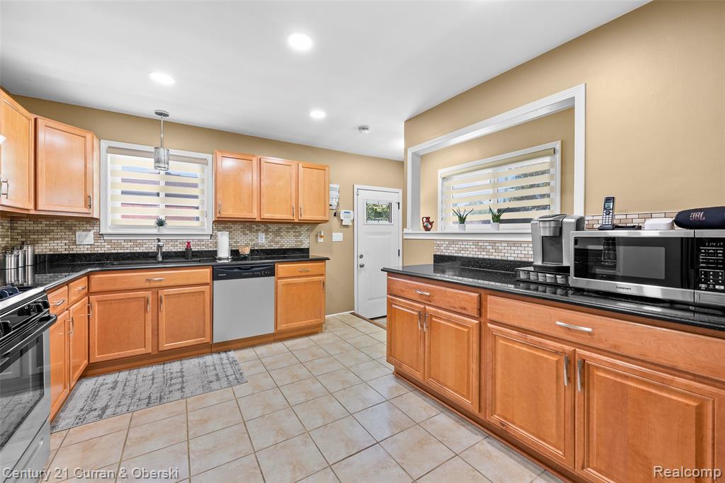 26331 Hass Street, Dearborn Heights, MI 48127 — Photo 9