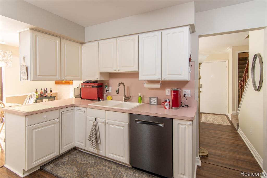 41696 BEDFORD Drive, Canton, MI 48187 — Photo 9