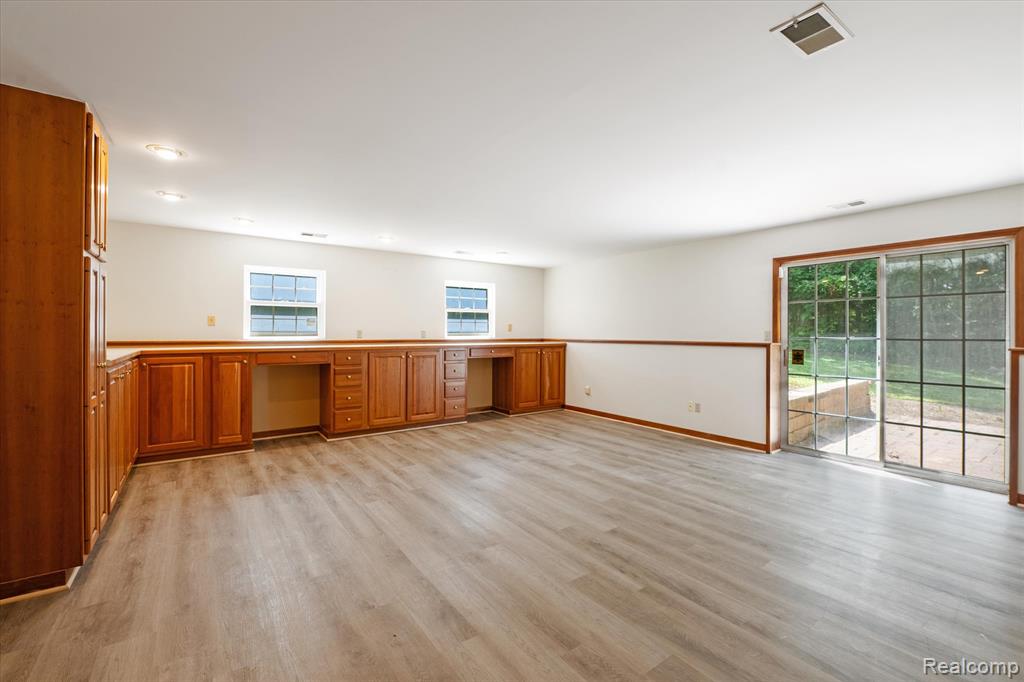 5849 Whispering Oaks Drive, Howell, MI 48855 — Photo 17