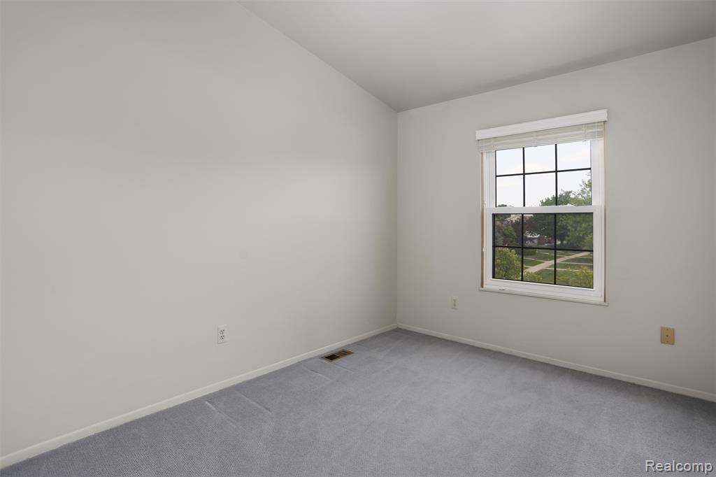 38928 Country Circle, Farmington Hills, MI 48331 — Photo 16