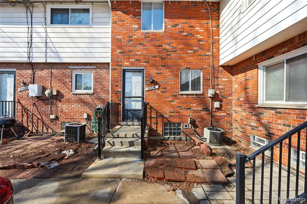 20648 Williamsburg Court, Harper Woods, MI 48225 — Photo 16