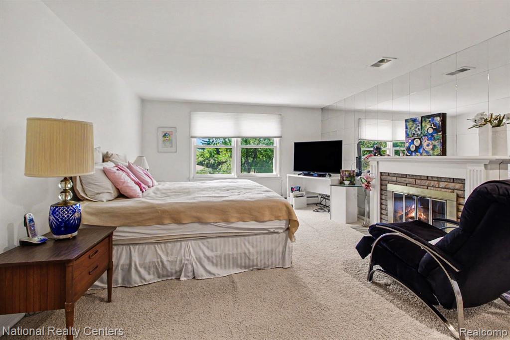 5535 Pembury Lane, West Bloomfield, MI — Photo 16