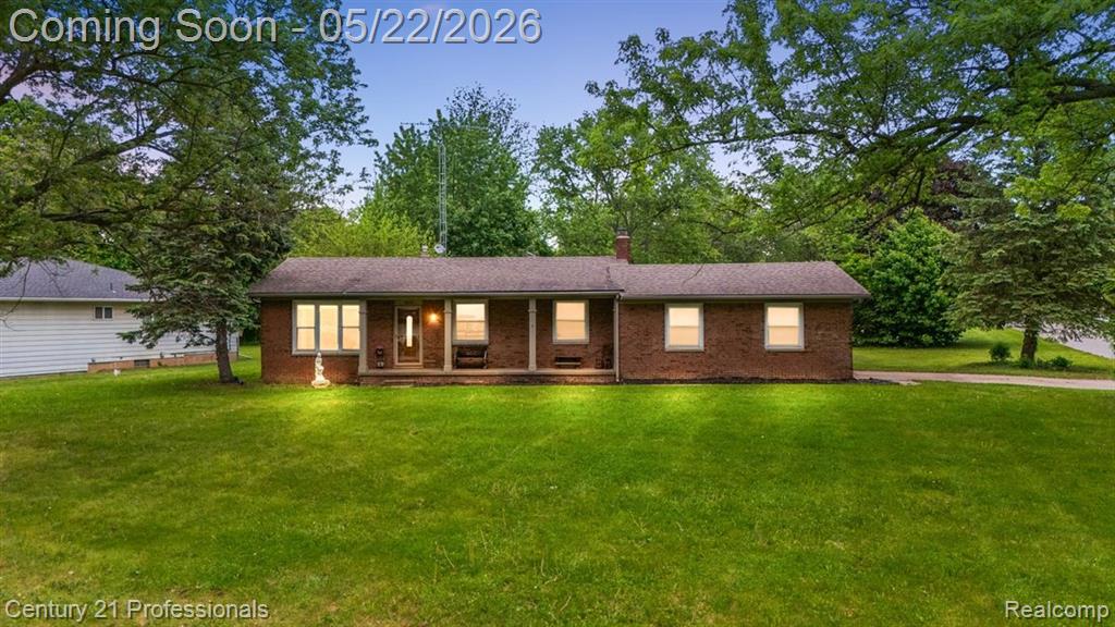 4255 Whispering Oak Drive, Flint, MI 48507 — front exterior
