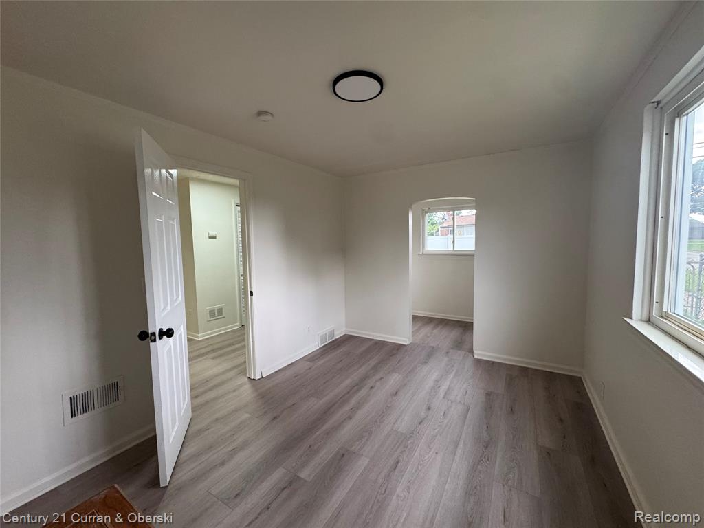 8402 Robindale Avenue, Dearborn Heights, MI 48127 — Photo 18