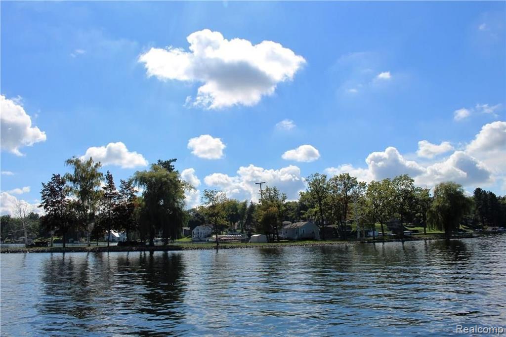 752 Preston Island, Orion, MI 48362 — Photo 25