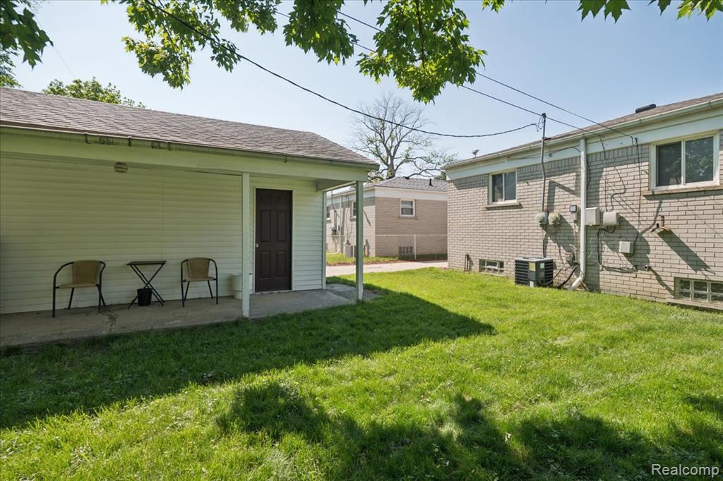 24315 Currier Street, Dearborn Heights, MI 48125 — Photo 30