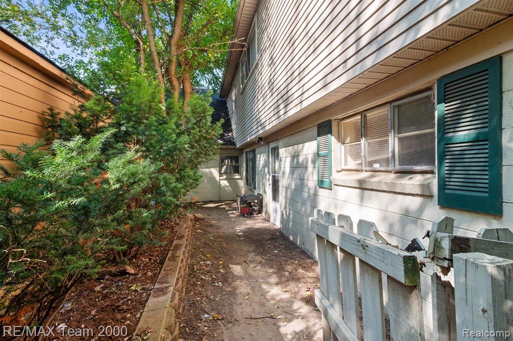 7314 Fenton Avenue, Dearborn Heights, MI 48127 — Photo 9