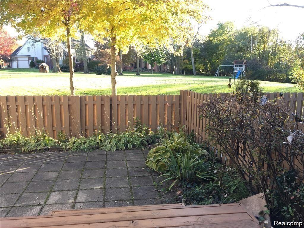5727 NORTHFIELD Parkway, Troy, MI 48098 — Photo 22