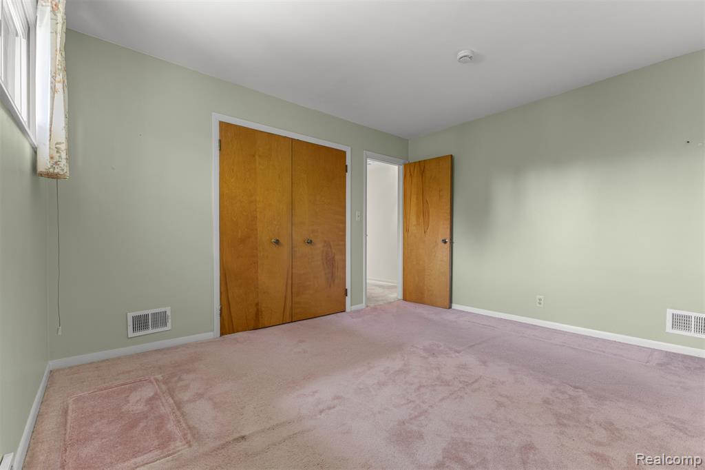 25429 Graceland Circle, Dearborn Heights, MI 48125 — Photo 20