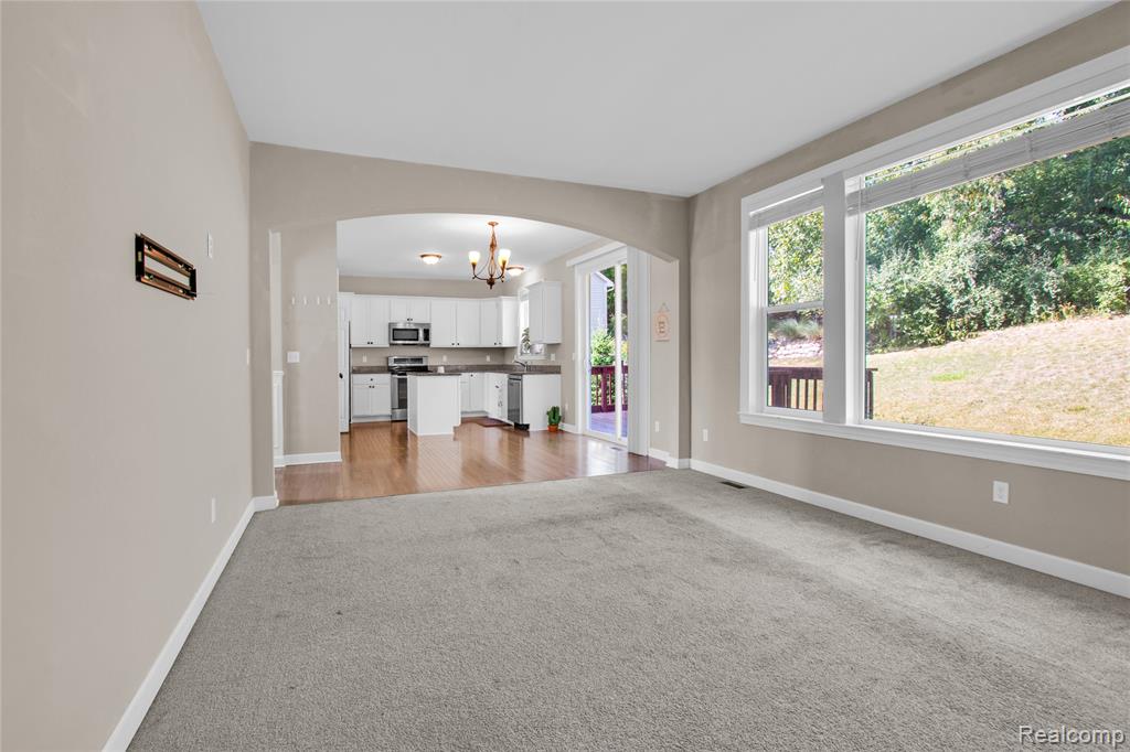 549 NAPA VALLEY DR, Milford, MI 48381 — Photo 5