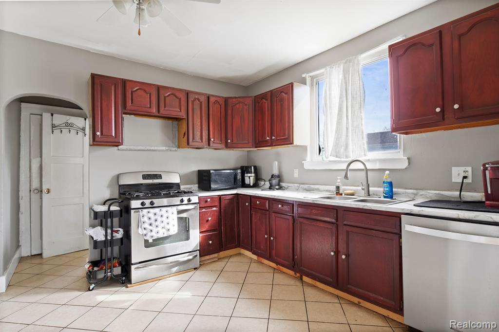 502 WHITE Avenue, Lincoln Park, MI 48146 — Photo 13