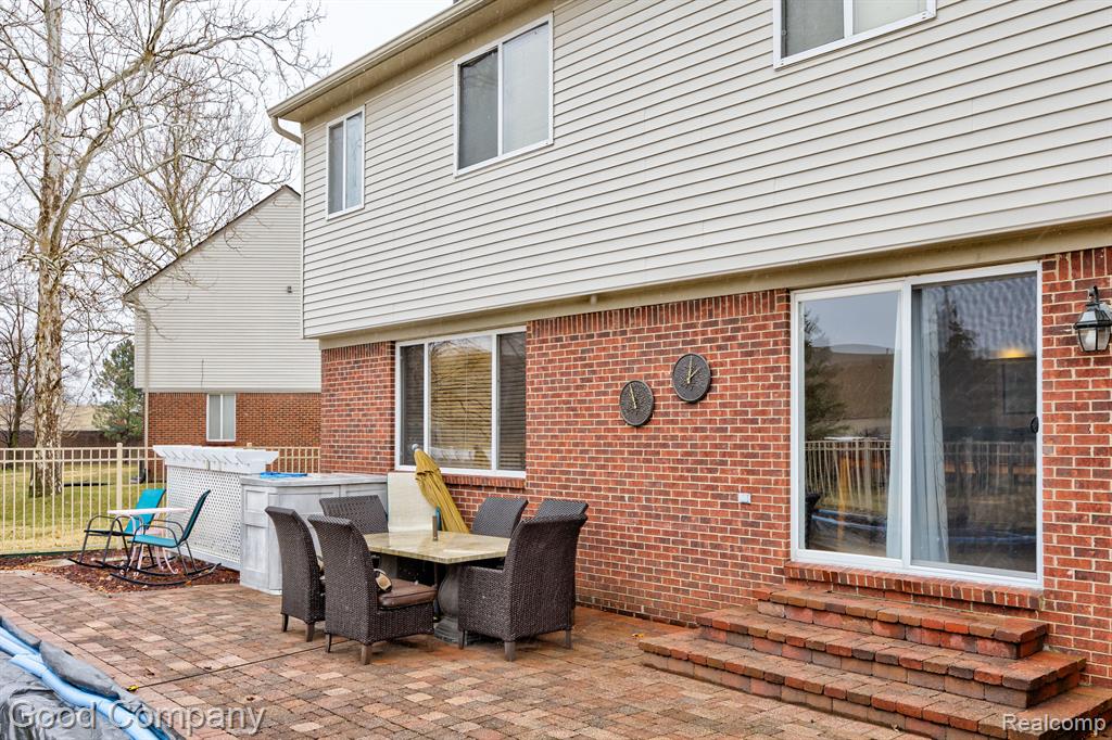 755 OAK POINT Lane, Madison Heights, MI 48071 — Photo 67