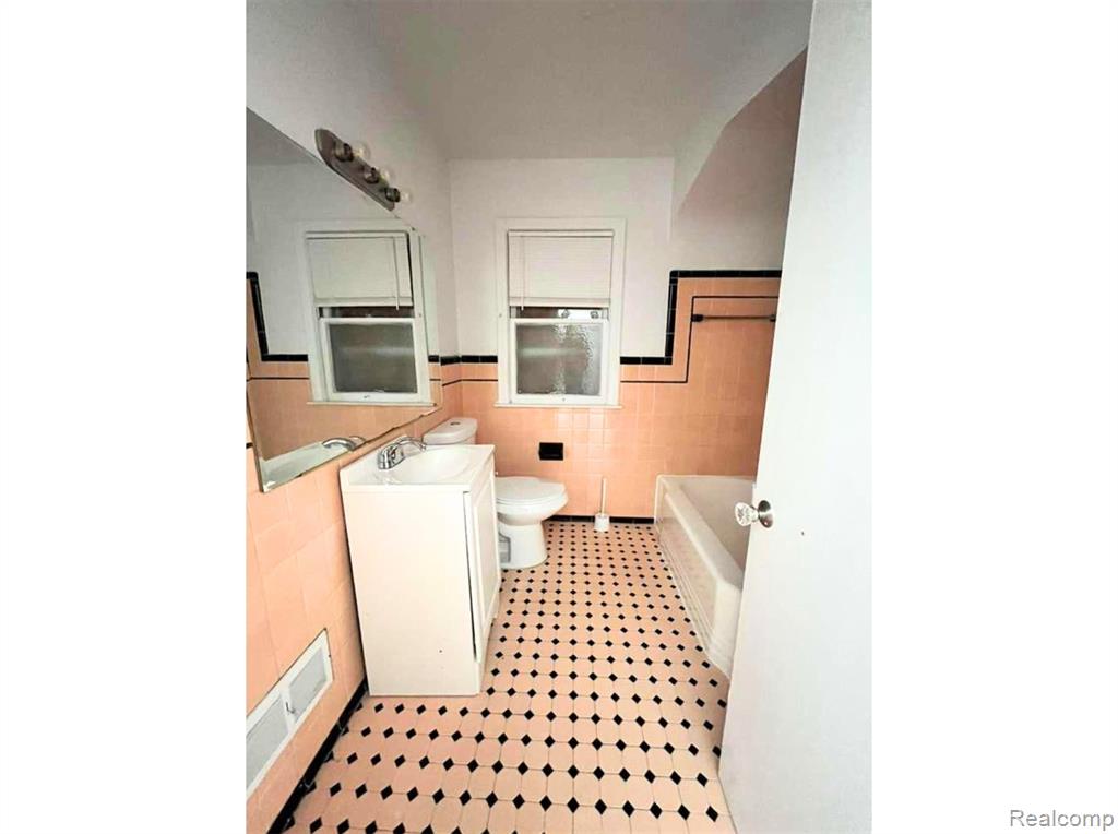 15211 Fairmount Drive, Detroit, MI 48205 — Photo 13