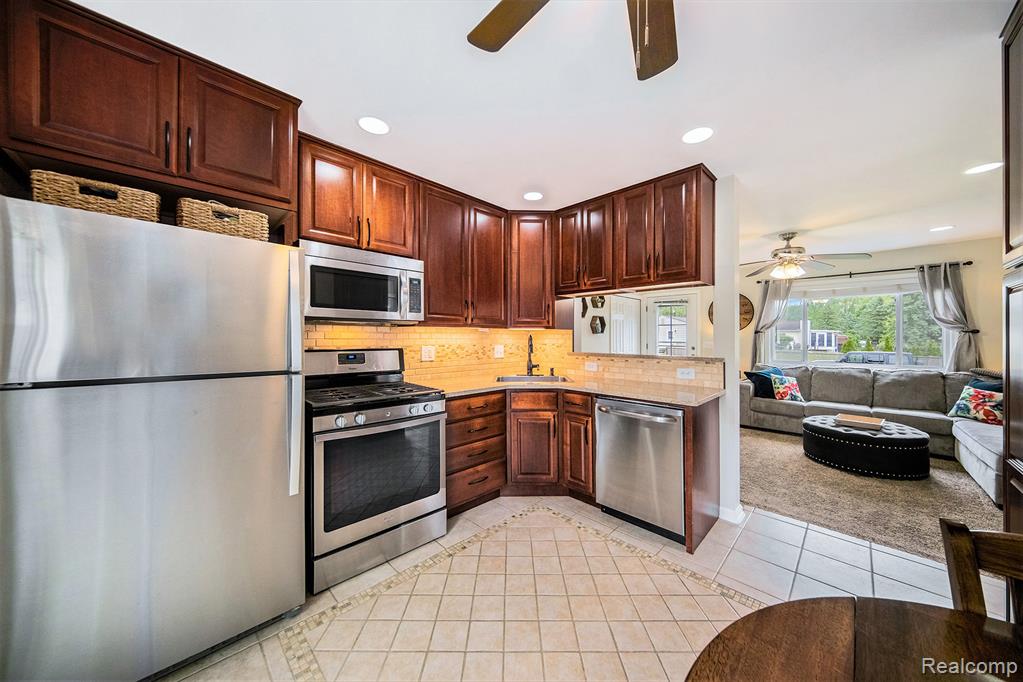 820 Devonshire Boulevard, Brighton, MI 48116 — Photo 7