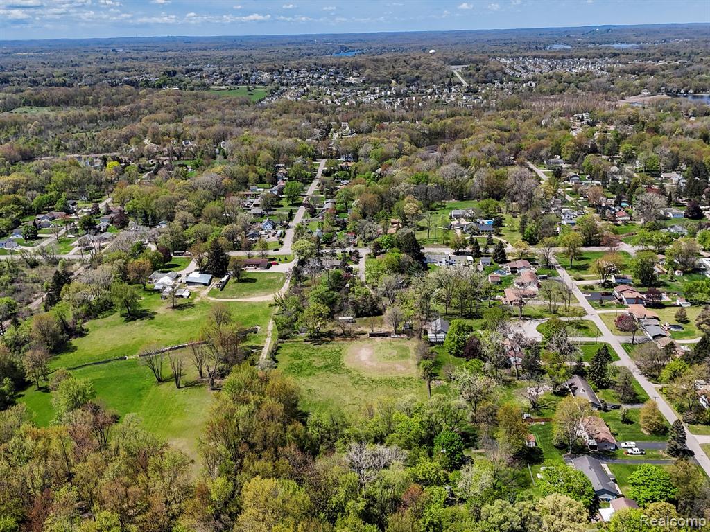 579 S HOSPITAL Road, Waterford, MI 48327 — Photo 57