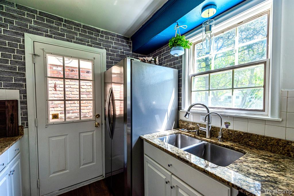 6861 N CLUNBURY Road, West Bloomfield, MI — Photo 5