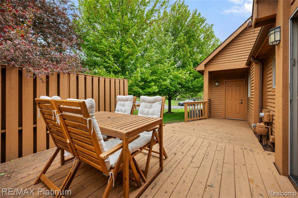 222 Glenwood Avenue, Fenton, MI 48430 — Photo 32