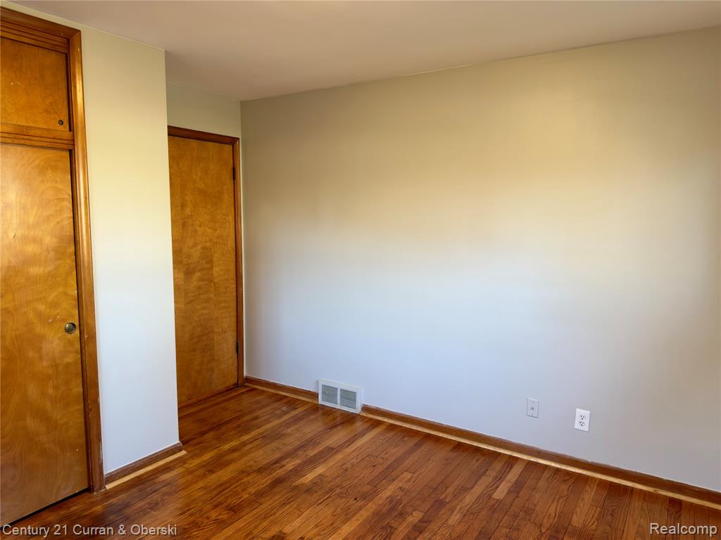 6590 Rockland Street, Dearborn Heights, MI 48127 — Photo 11
