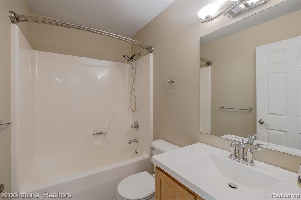 4289 Covey Lane, Grand Blanc, MI 48439 — Photo 36