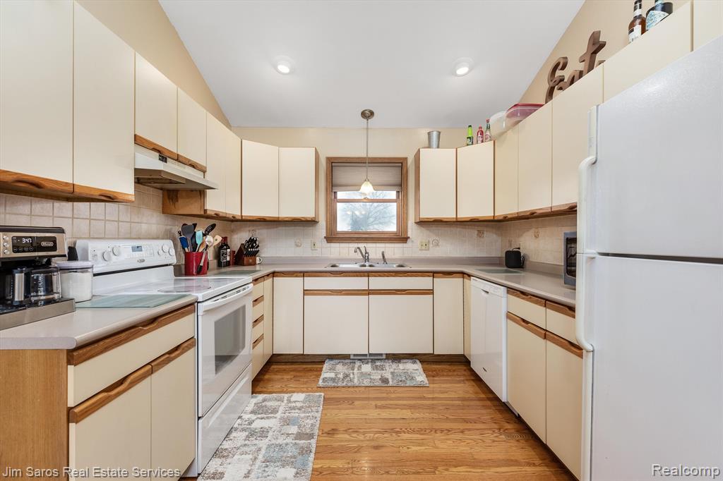 6573 FRED W MOORE, China, MI — Photo 6