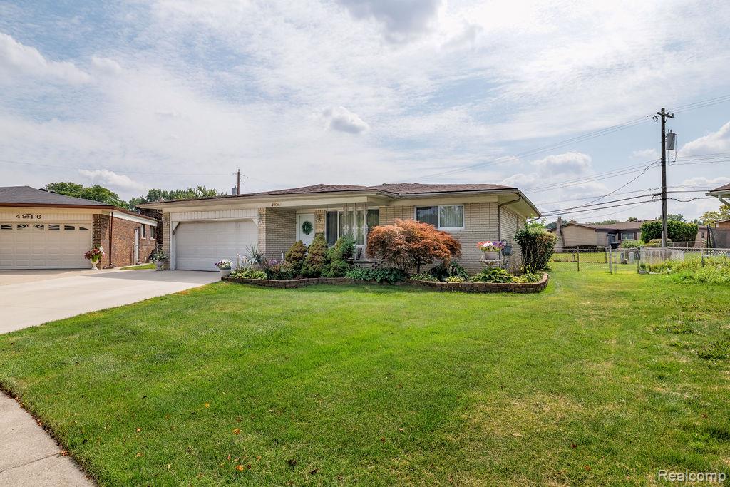 4908 Kadena Court, Sterling Heights, MI 48310 — Photo 4