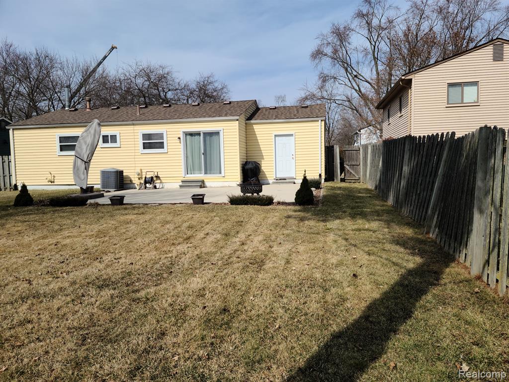 9242 PANAMA Avenue, Ypsilanti, MI 48198 — Photo 6
