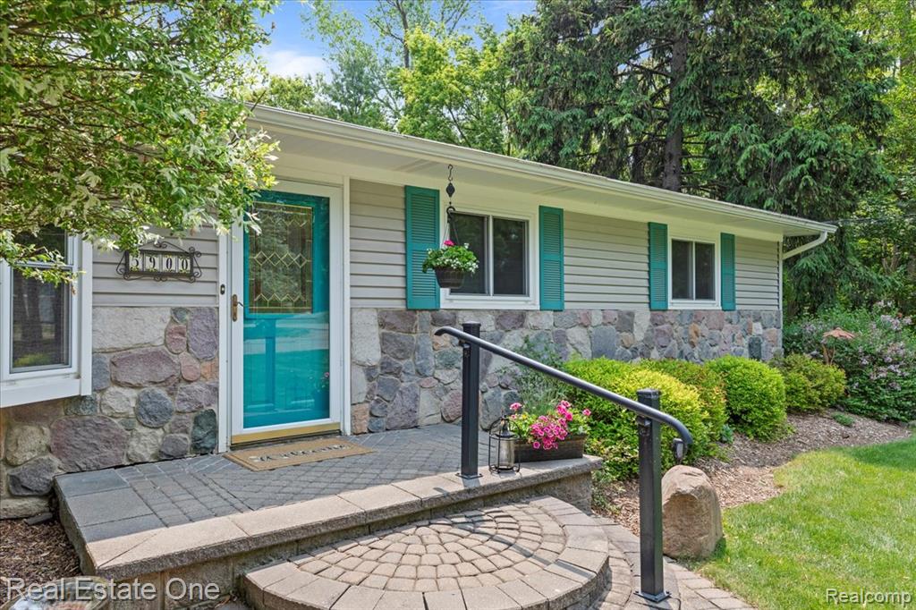 5900 Wellington Drive, Clarkston, MI — Photo 4