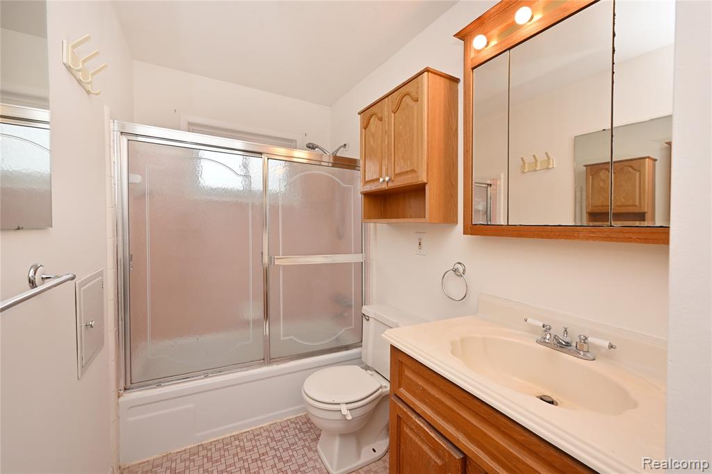 27807 Delton Street, Madison Heights, MI 48071 — Photo 14