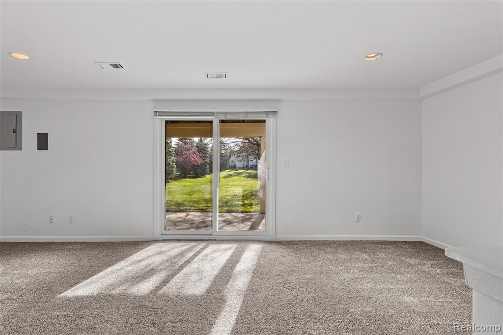 5611 DRAKE HOLLOW Drive W, West Bloomfield, MI — Photo 20