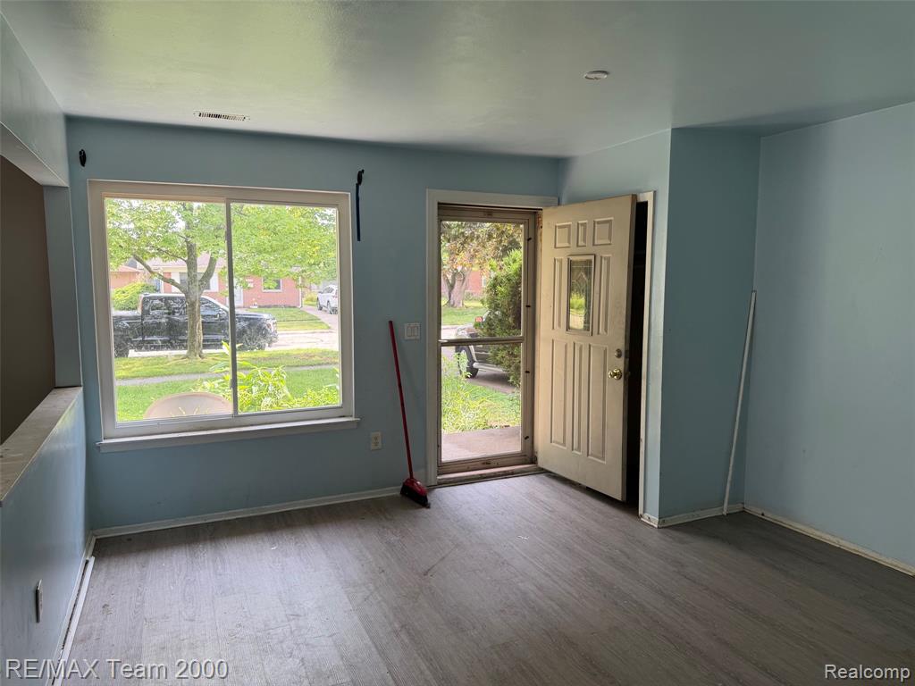 24114 Pennie Street, Dearborn Heights, MI 48125 — Photo 2