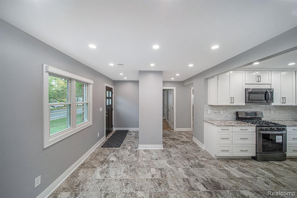 7175 Richardson Road, West Bloomfield, MI 48323 — Photo 24