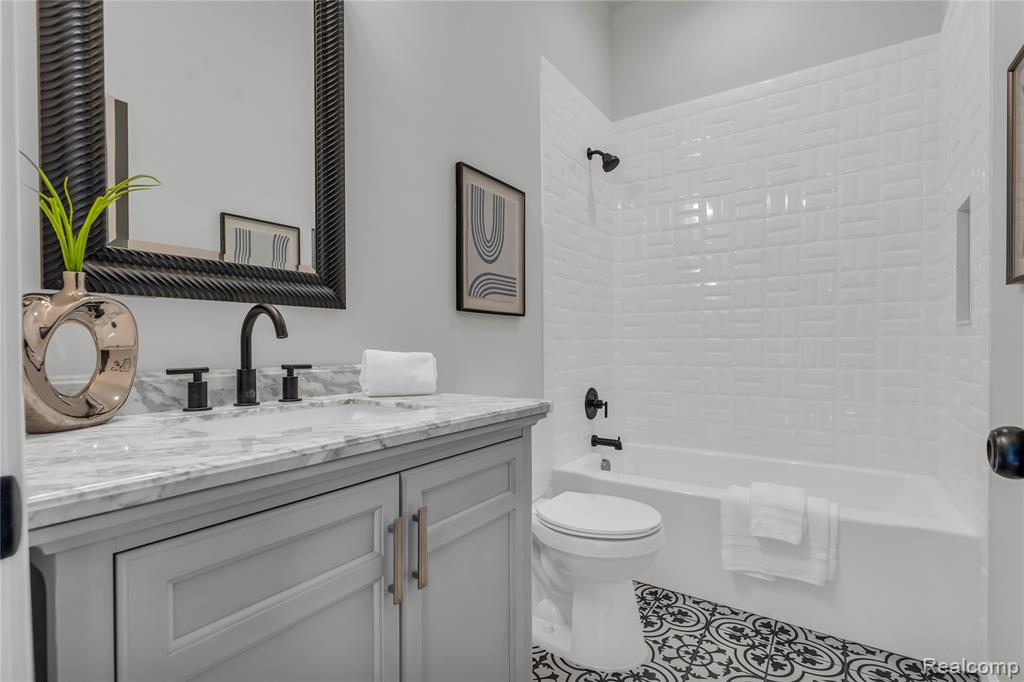 1876 McKinley Street, Wyandotte, MI 48192 — Photo 17