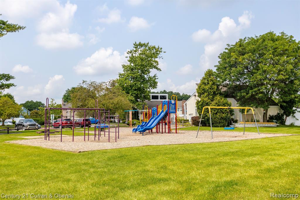 21260 E GLEN HAVEN Circle, Northville, MI 48167 — Photo 27